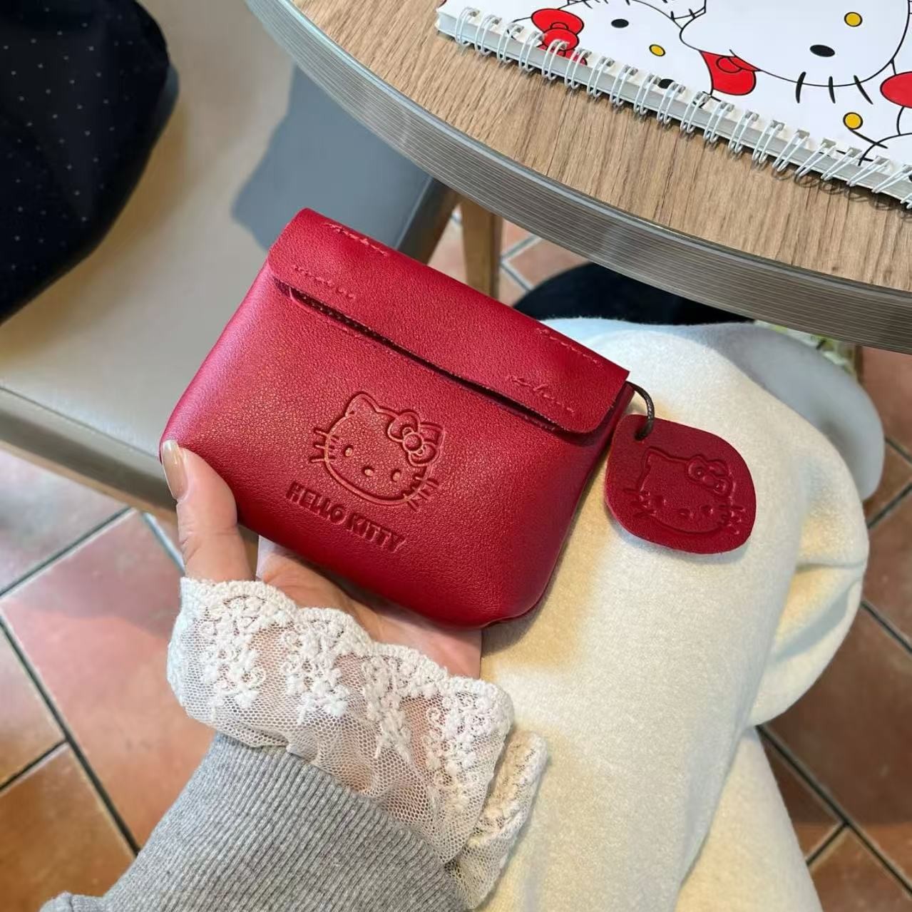 かわいいハローキティ赤い革製小銭入れ収納バッグガーリーハート - Headphone Hook Under のレビューと価格