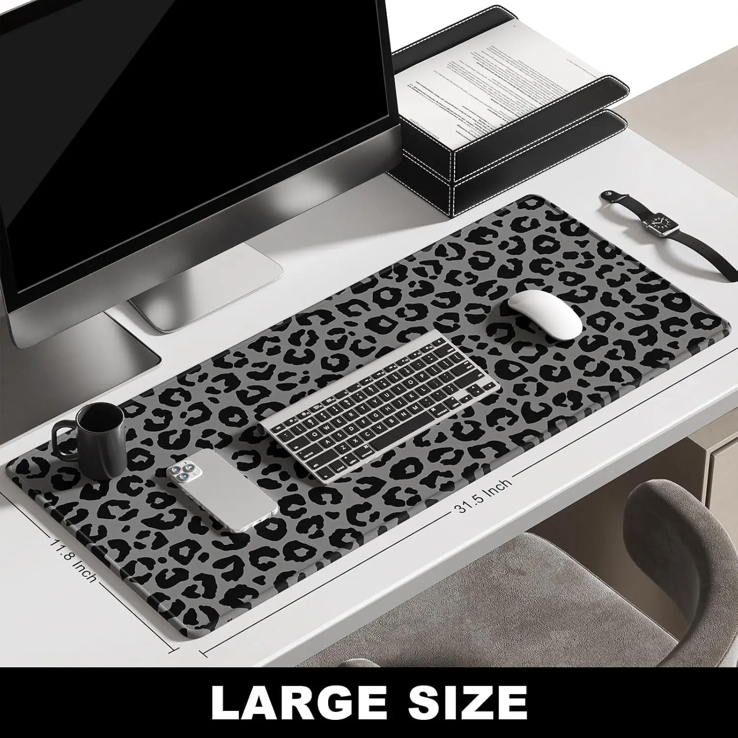 スタイリッシュなグレーブラックのレオパード柄大型マウスパッド - Desk Setup With Laptop のレビューと価格